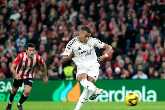 Mbappe liên tiếp hỏng 11m hại Real Madrid, Ancelotti rầu rĩ xác nhận