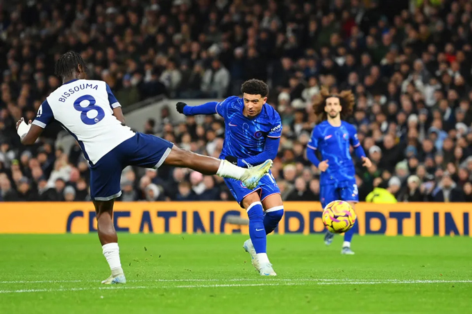 Sancho là người mở màn cho cuộc lội ngược dòng của Chelsea trước Tottenham